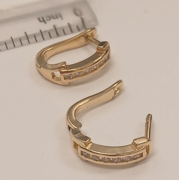 New 18k Goldplated Snap Back Hoop Huggies With and Clear CZ Earrings - Picture 7 of 7
